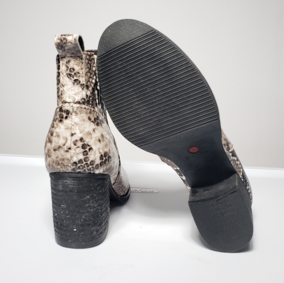 BLONDO Elvina Waterproof Snakeskin Ankle Boot - Picture 5 of 5